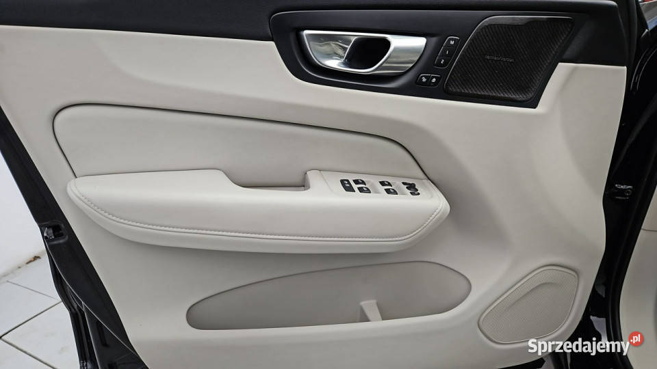 Volvo XC 60 T8 PlugIn Hybrid AWD Ultimate Dark Z elektryczne lusterka Warszawa