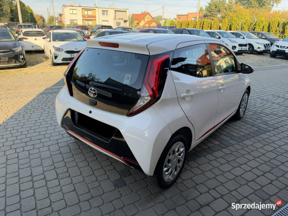 Toyota Aygo 10 72 Klimatyzacja Kamera CarPlay II klimatyzacja Orzech