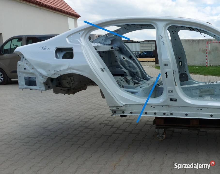 BMW 5 G60 530E xdrive Błotnik podłoga bagażnika