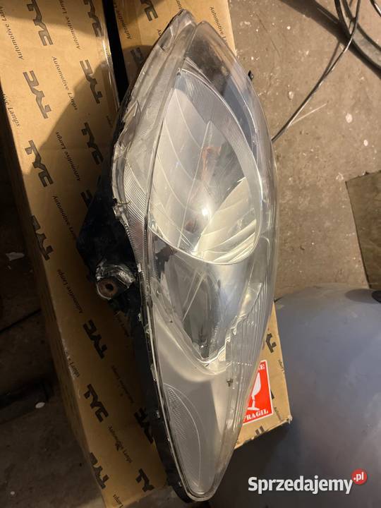 Toyota yaris 2 lift 2010 lampa przód lewa Rok produkcji 2010 sprzedam