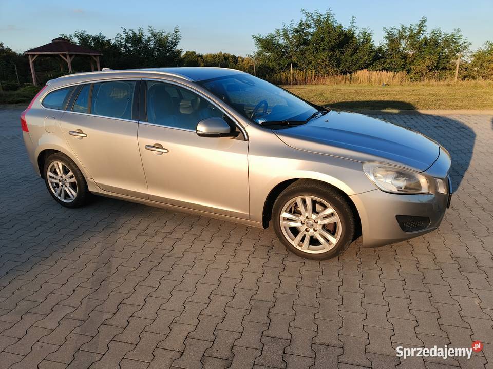 Volvo V60 2011 D3 163 Manual Momentum nieuszkodzony Opole
