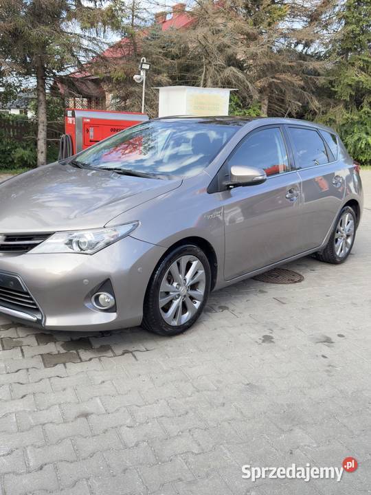 Toyota Auris hybryda 18 bogate wyposażenie gniazdo USB Dobczyn