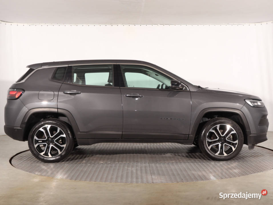 Jeep Compass 15 Turbo eHybrid skórzana tapicerka