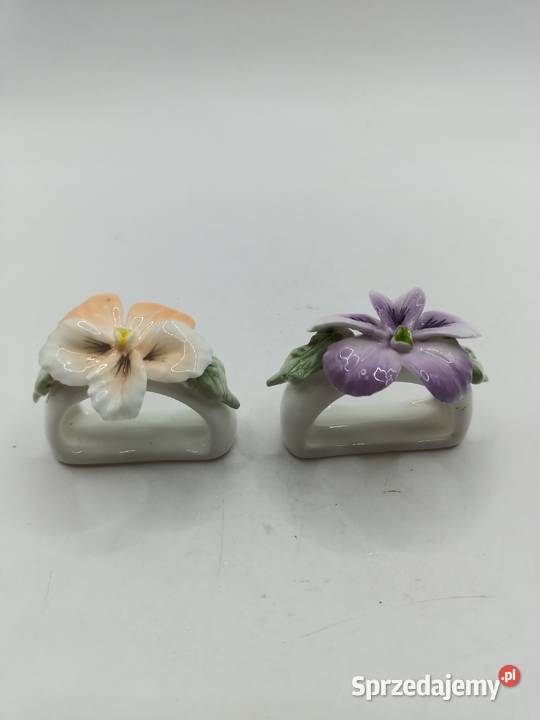 Porcelana kostna dwa pierścionki na stół kwiaty Wyposażenie wnętrz Zamość