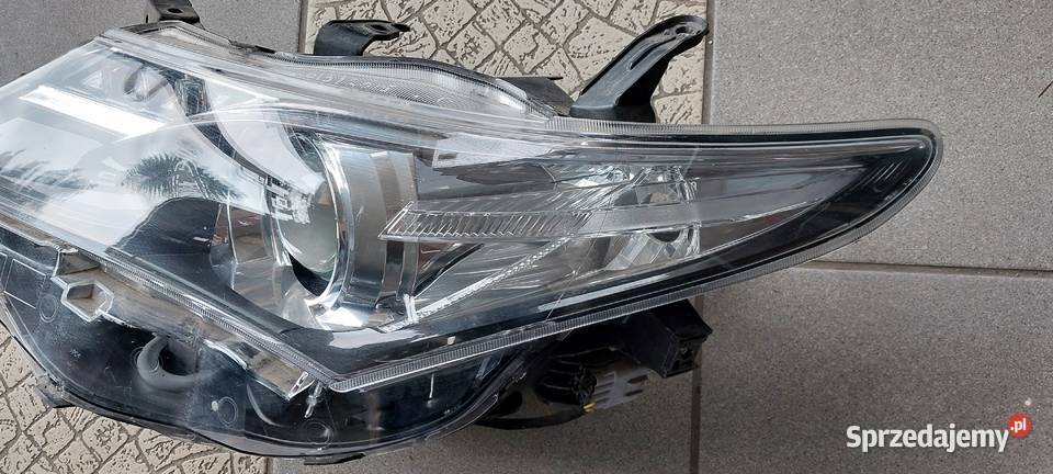 8115002e20 Toyota Auris lampa lewa 2013 2015 LED osobowe dolnośląskie Byków