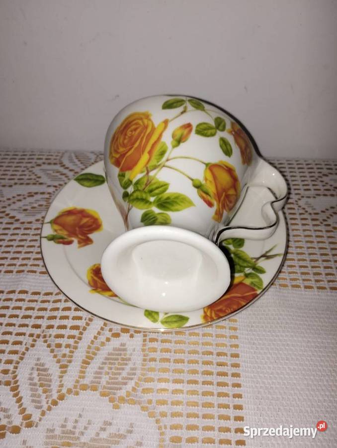 Filiżanka z porcelany zachwycająca dekorem Łódź
