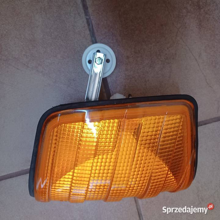 MERCEDES 190 W201 prawy KIERUNKOWSKAZ BOSCH osobowe Pozostałe