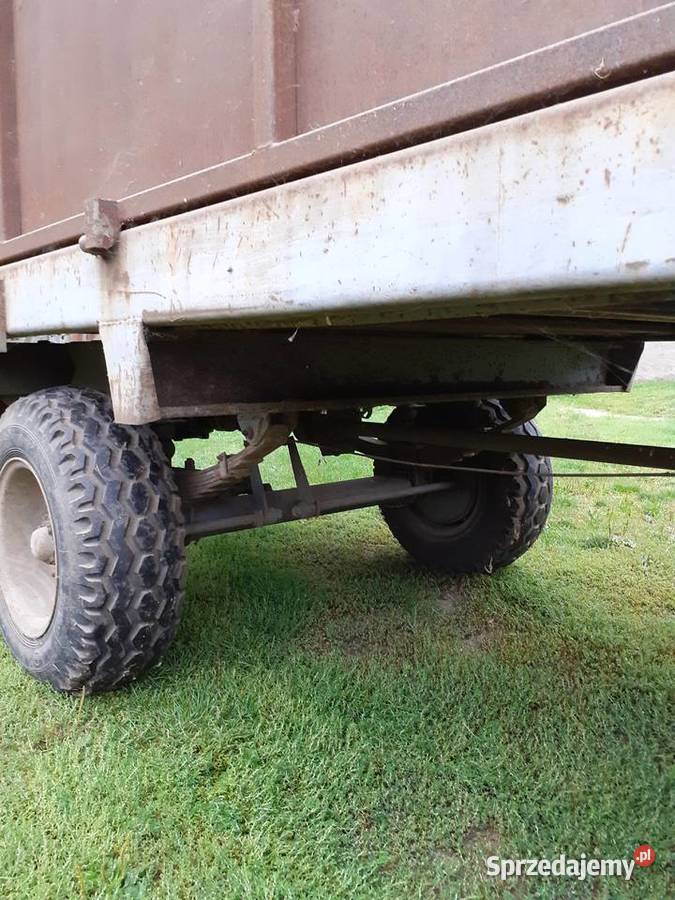 Rozrzutnik przyczepa objetościowa kukurydzy