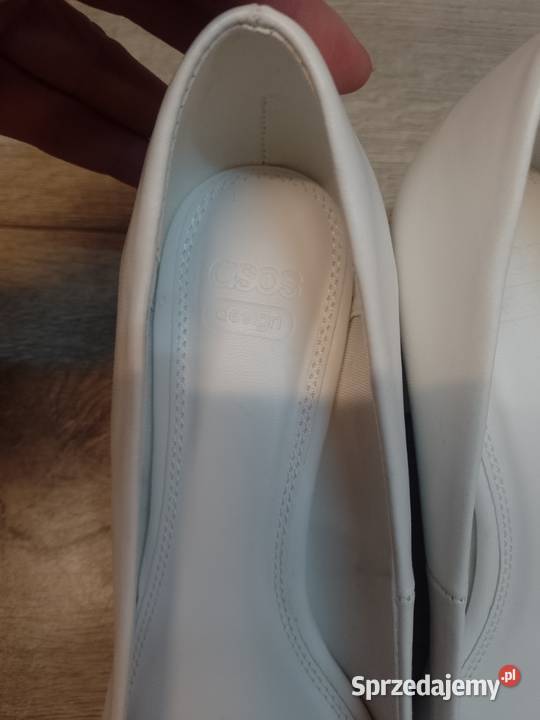 41 ASOS Design Białe czółenka wieczorowe w szpic Kraków