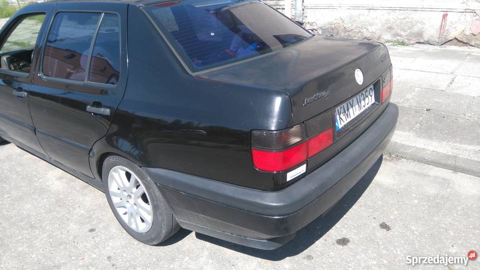 Volkswagen Vento Jetta USA bogate wyposażenie 20 autoalarm Dłutów
