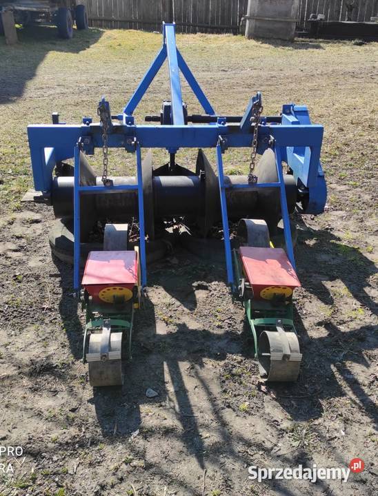 Redliniarka dwurzędowa z siewnikami formownica