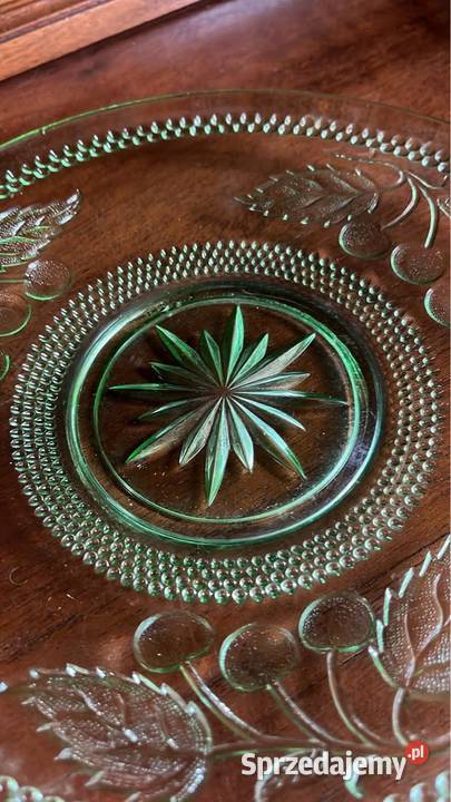 Zielona szklana patera Dekor to wiśnie na Porcelana i szkło Gdańsk