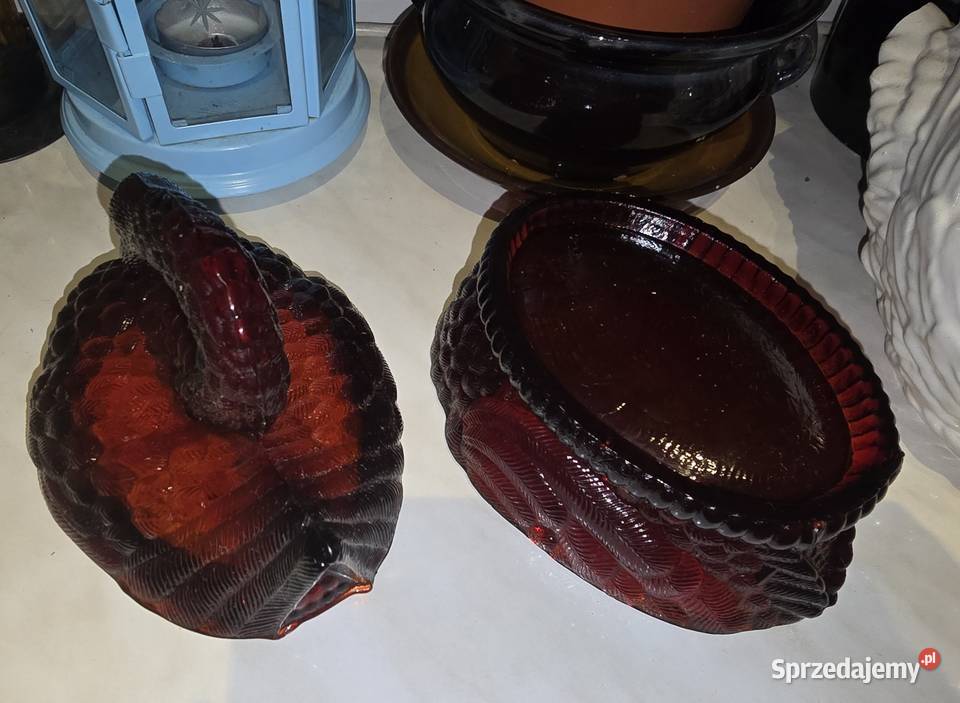 Łabędź rubinowy bomboniera szkło sprzedam