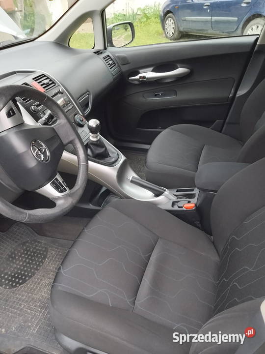 Toyota Auris 133 rocznik 2013 gaz srebrny mazowieckie Unin-Kolonia