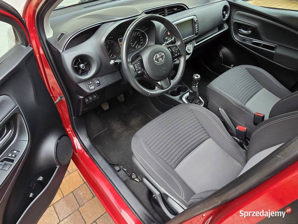 Toyota Yaris 15 VVTi 57 piękny bordowy kolor manualna Karczew