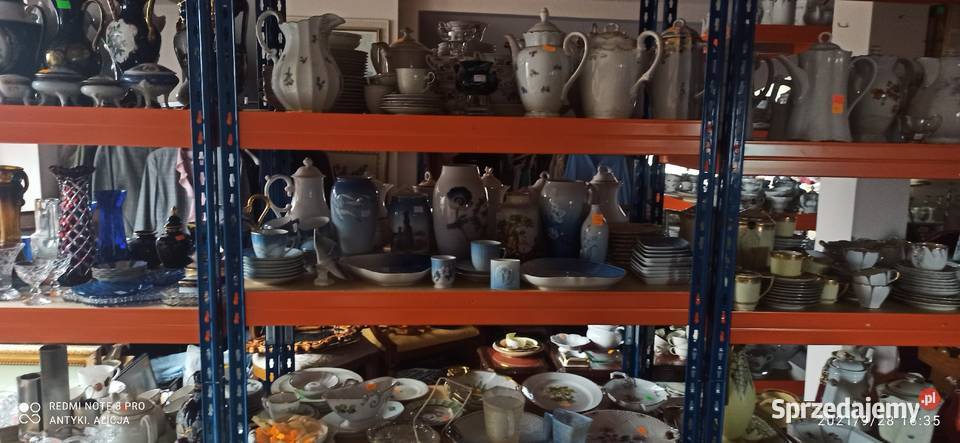 Wazon z szukającymi krewnych na morzu
Royal