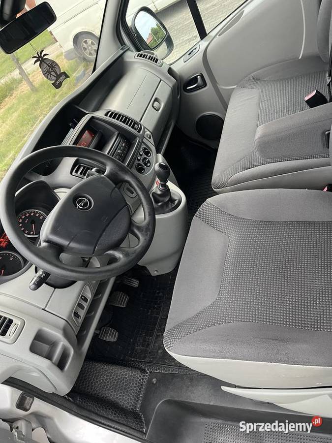 Vivaro 20 9 osób orginal Rok produkcji 2012 Wrocław