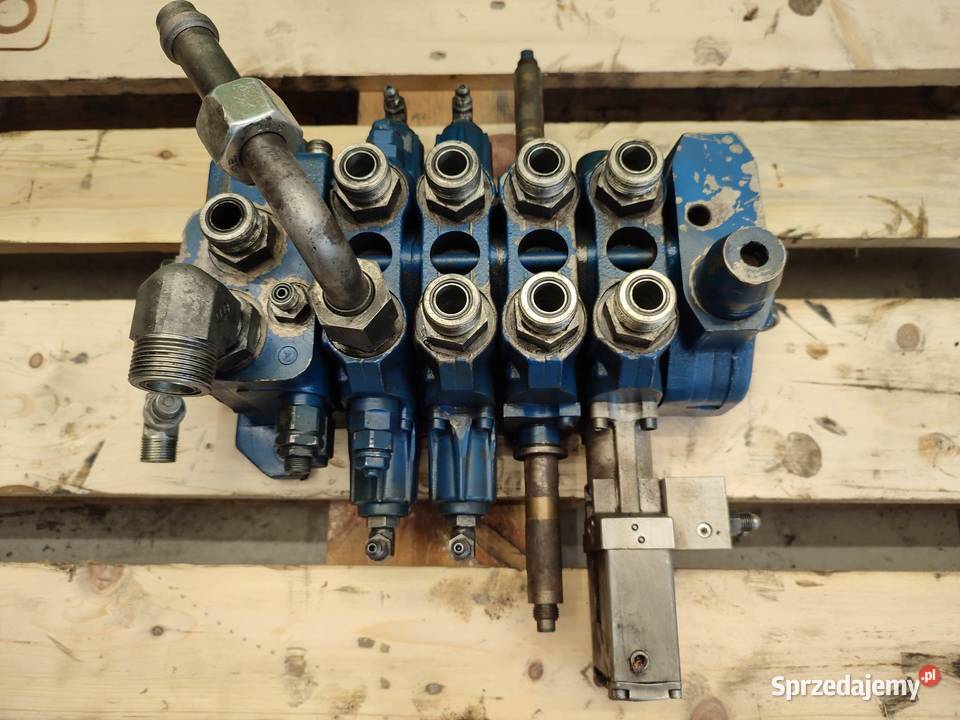 Rozdzielacz hydrauliczny Holland LM 5090 ASX01 Wilkowo