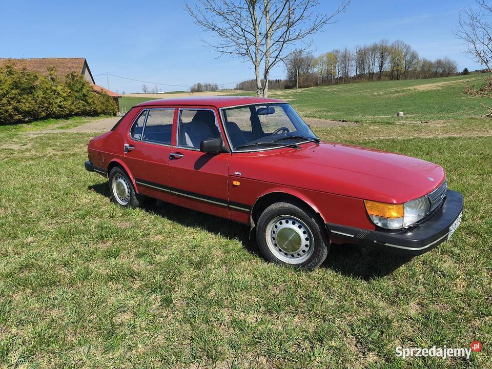 Saab 900 sedan Morąg