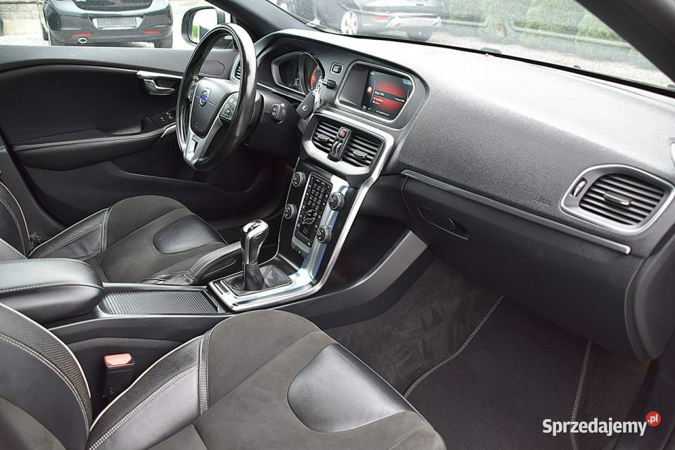 Volvo V40 20D2 120 RDesign Xenon Alcantara Led asystent pasa ruchu V40 Nowe Kucice sprzedam