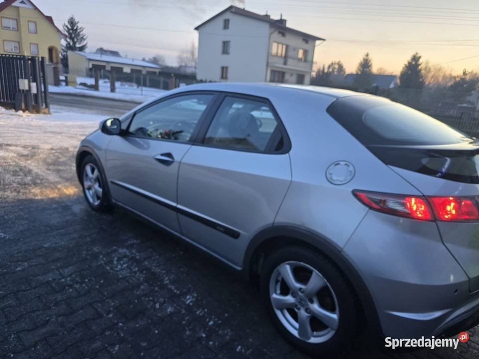 Honda Civic 2006 18 benzyna 140 koni 1800cm3 Pionki