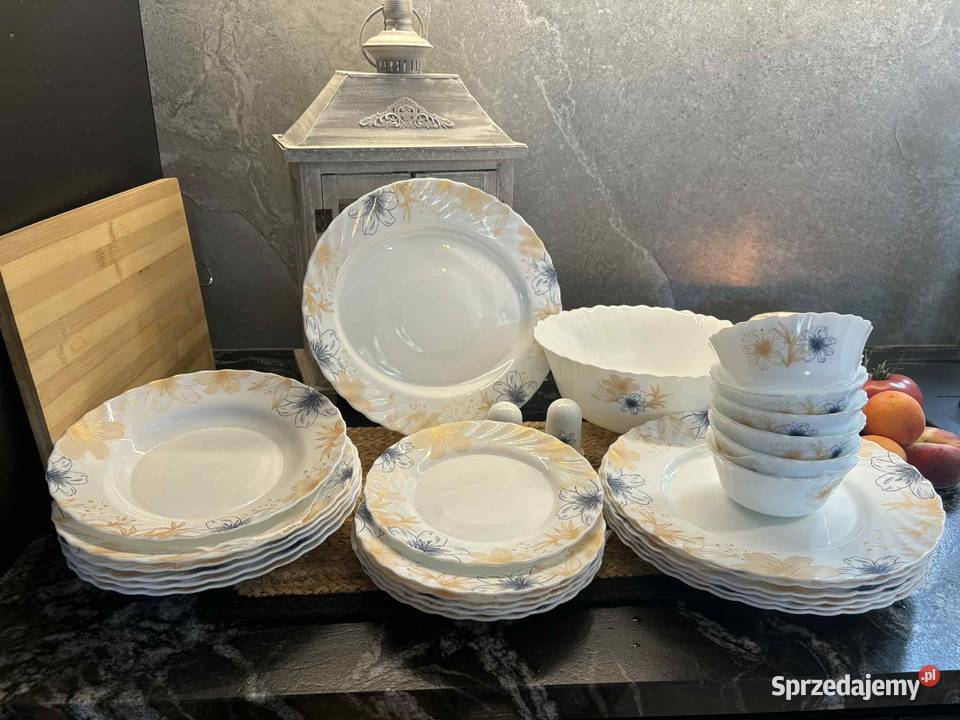 199 Serwis obiadowy 28 elementów Kwiatki Serwisy