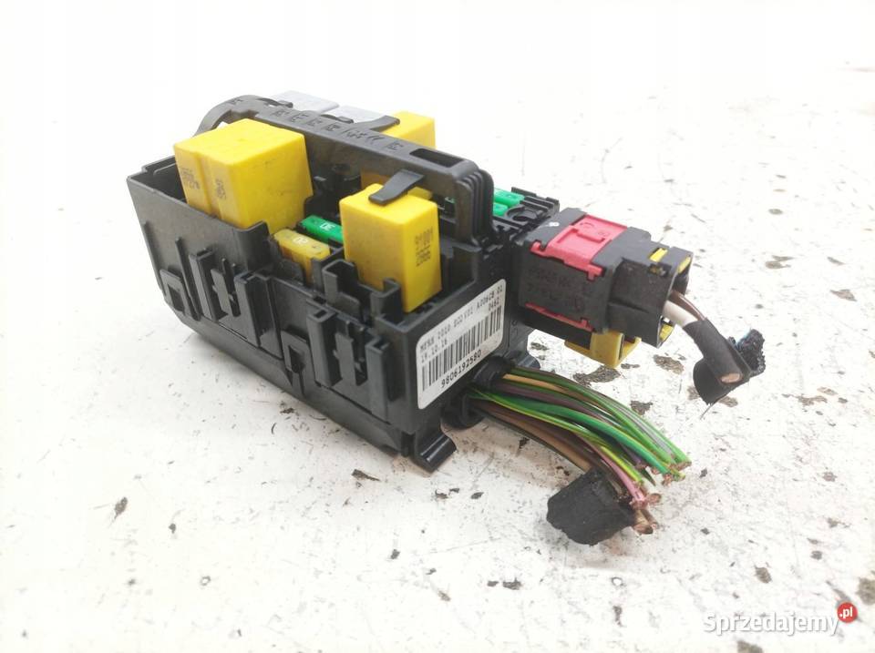 SKRZYNKA BEZPIECZNIKÓW 9806192580 16 HDI Peugeot osobowe