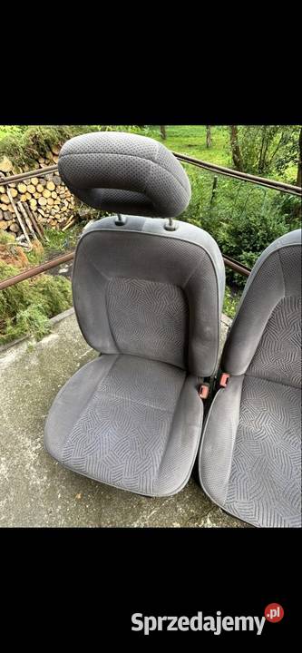 Siedzenia Toyota Corolla I komplet