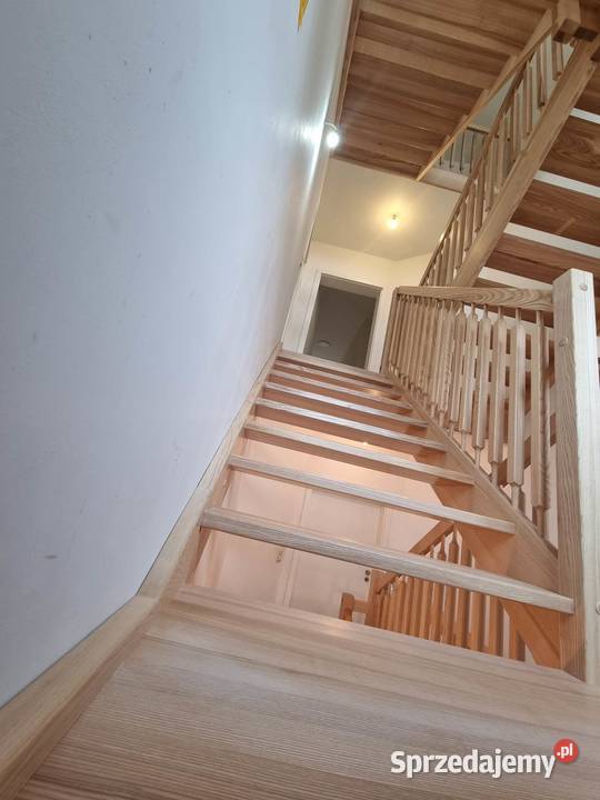 Schody drewniane dywanowe samonośne całe Rzeszów