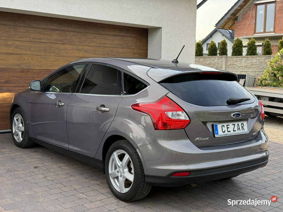 Ford Focus 12r 10 benzyna bezwypadkowy bogata Konradów