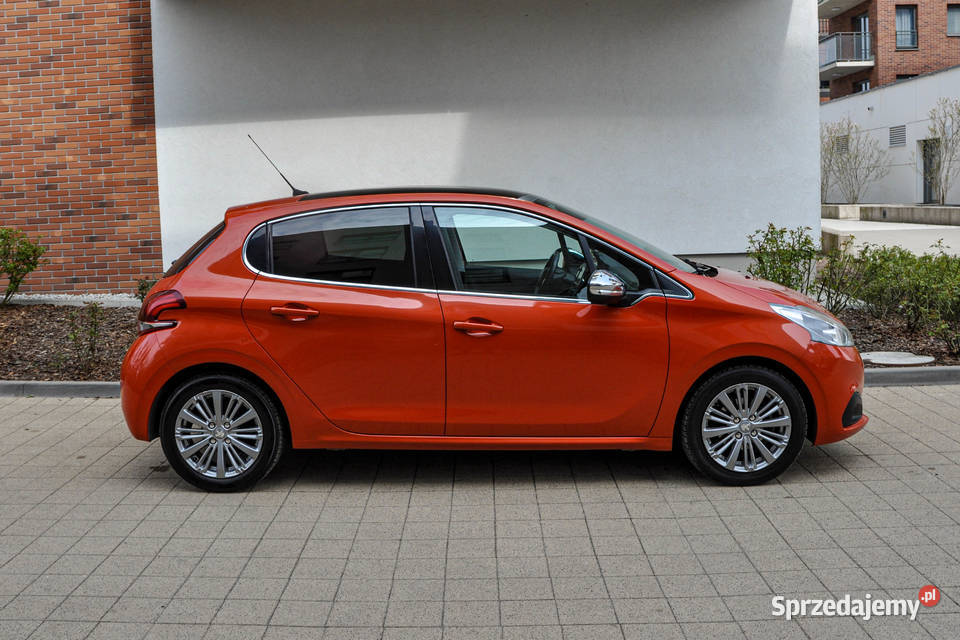 Peugeot 208 Salon Bezwypadkowy 2015 r 126 1199cm3 208 Wrocław