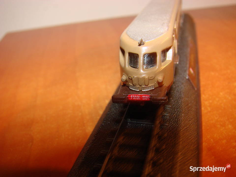 FS ALn 556 model włoskiej lokomotywy sprzedam