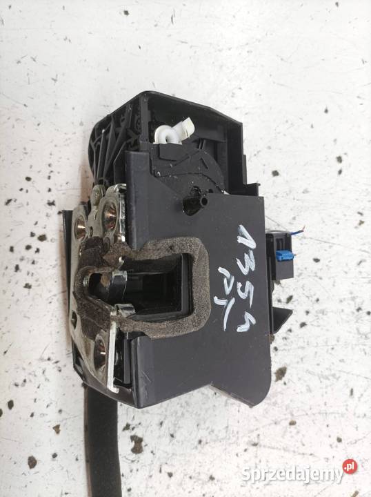 ZAMEK DRZWI TYŁ PRAWY EU 825022783R Dacia Duster