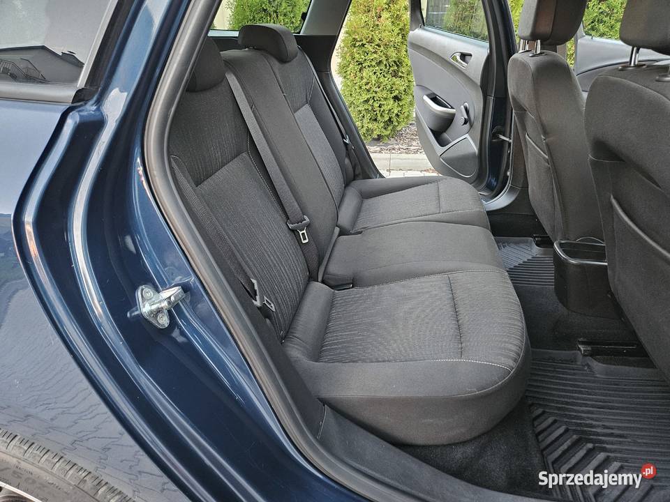 Opel Astra 2011 14T 140 hak dużym serwisie VAT marża Rzeszów
