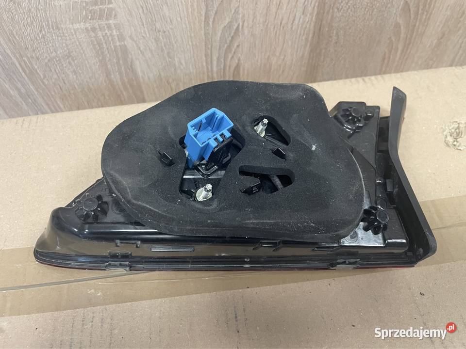 Volkswagen Tiguan 5na lampa prawy tył Kozubszczyzna sprzedam