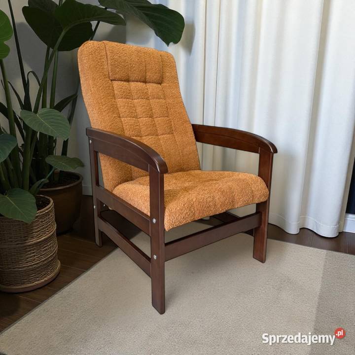 Klasyczny pikowany fotel wypoczynkowy na stelażu wielkopolskie Tarchały Małe
