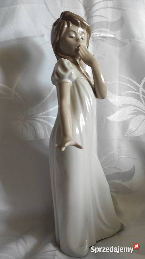 Figurka NAO autorstwa Lladro przedstawiająca Pabianice
