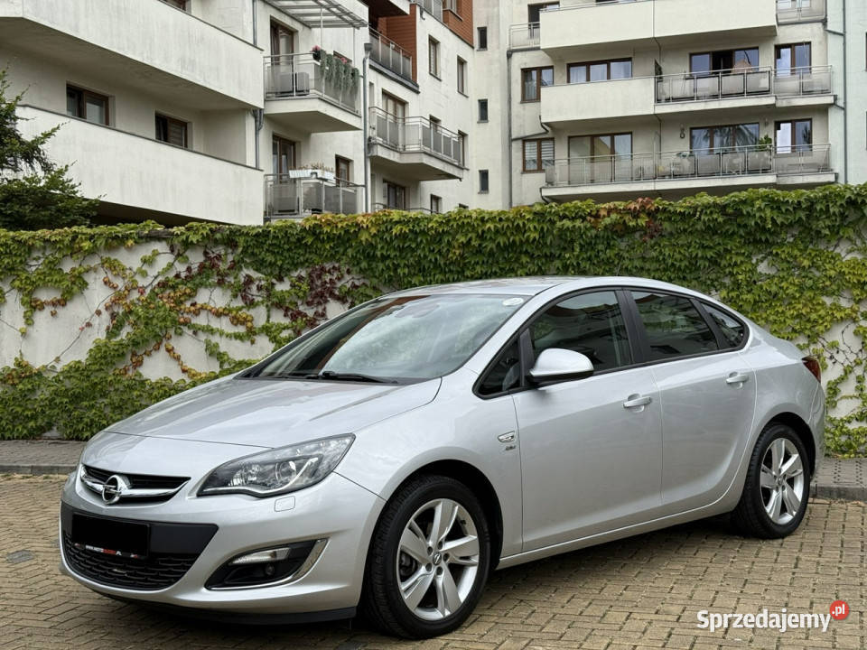 Opel Astra 14 Turbo Sedan stan Oryginalny Lakier benzyna Tarnowskie Góry