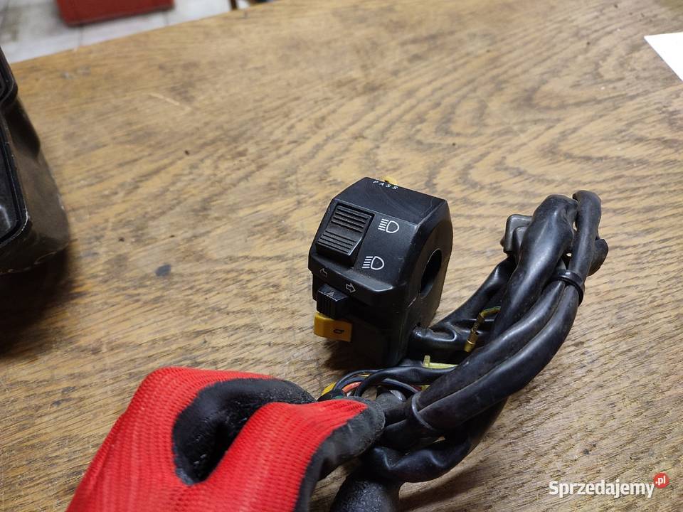 Suzuki przełącznik lewy gsf 600 RF 600 GN 250