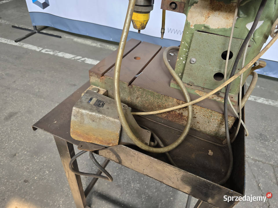 Pneumatyczna nitownica radialna BRCKER PN 210 8 Biskupice