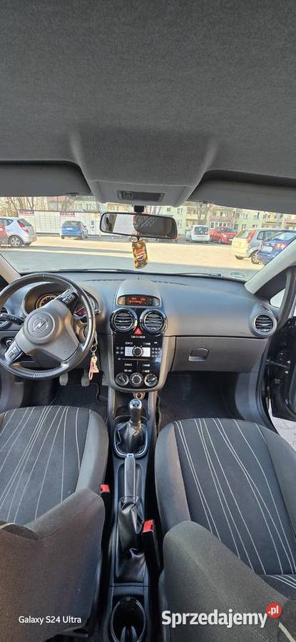 Opel Corsa D 14 16V 2010r 5 Drzwi Corsa