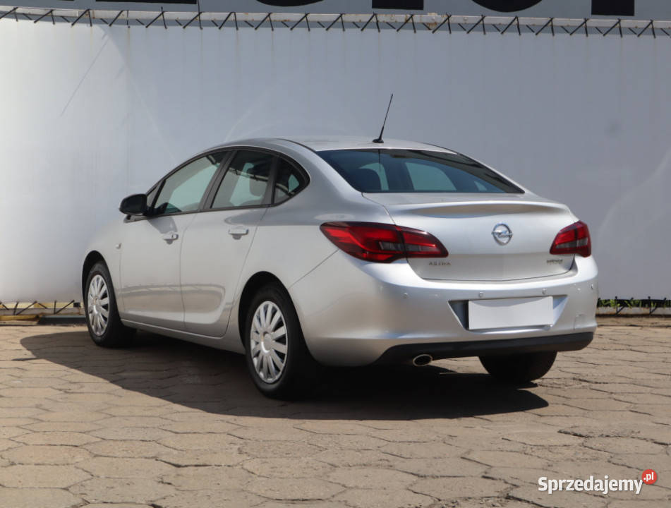 Opel Astra 14 T Sedan / Limuzyna
