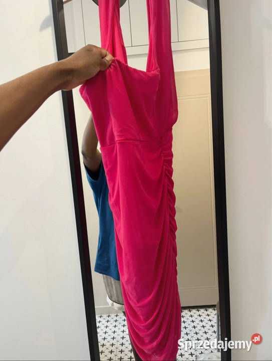 Różowa falbaniasta mini dopasowana sukienka Łódź