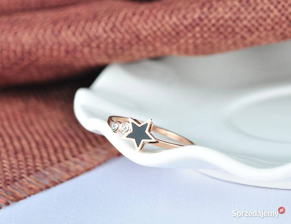 Nowy pierścionek stal szlachetna złoty kolor
