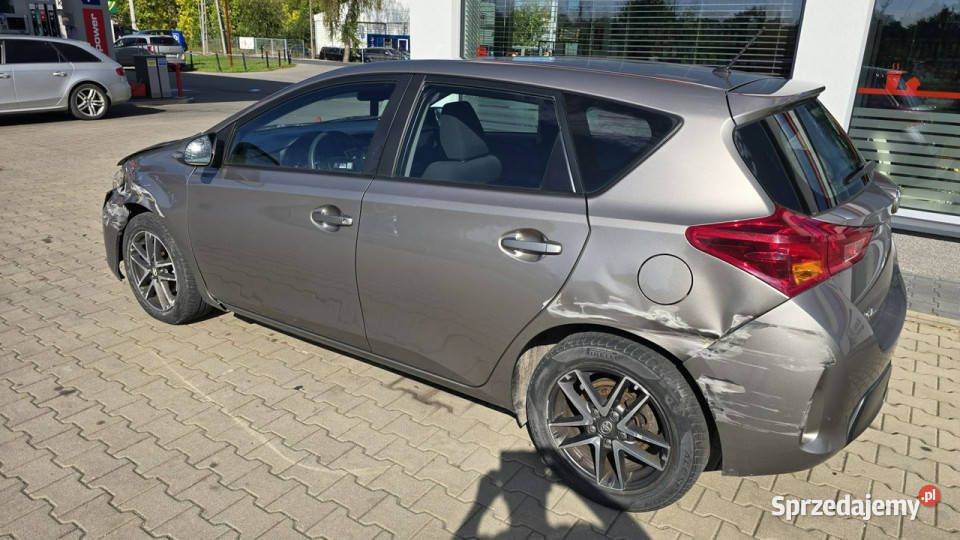 Toyota Auris Lekko Uszkodzony Jeżdżący Zadbany centralny zamek