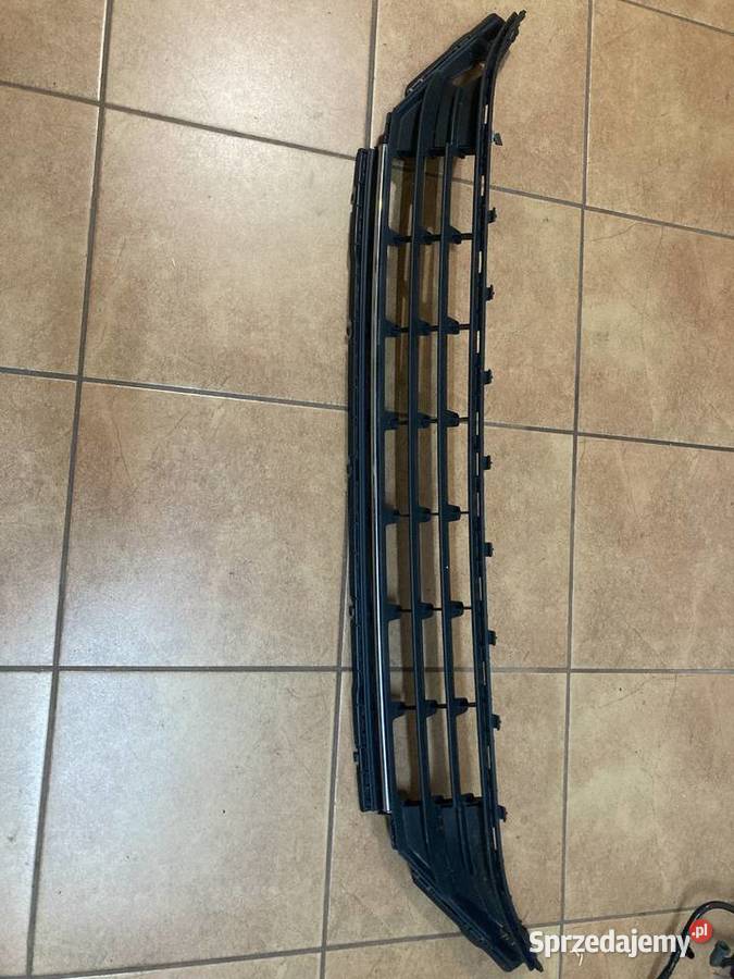 VW GOLF VII LIFT KRATKA ŚRODKOWA ZDERZAKA PRZÓD wielkopolskie Rakoniewice