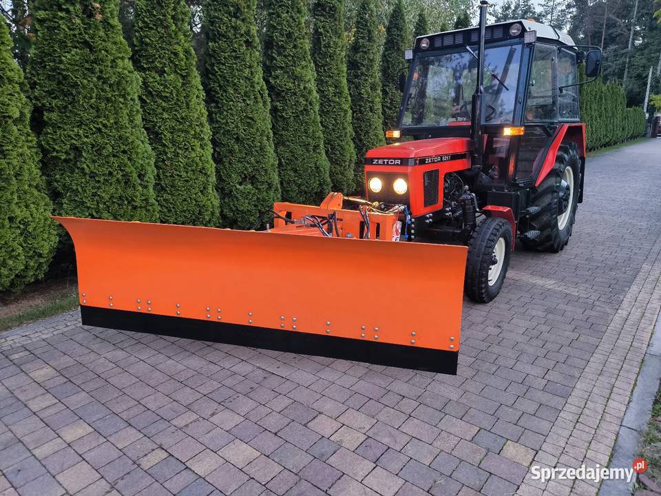 Akcja zima Ciągniki z pługami do odśnieżania Warszawa