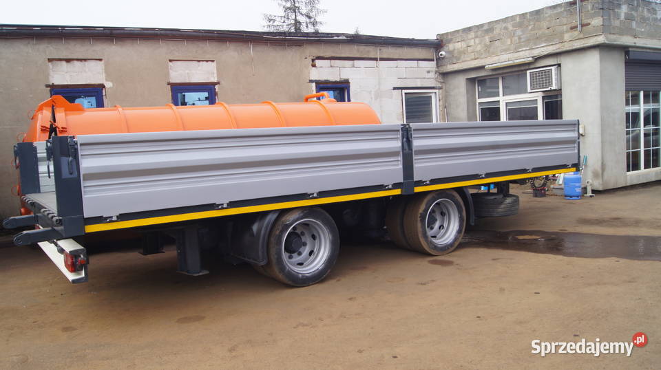 przyczepa towarowa najazdy na sprężynach burty