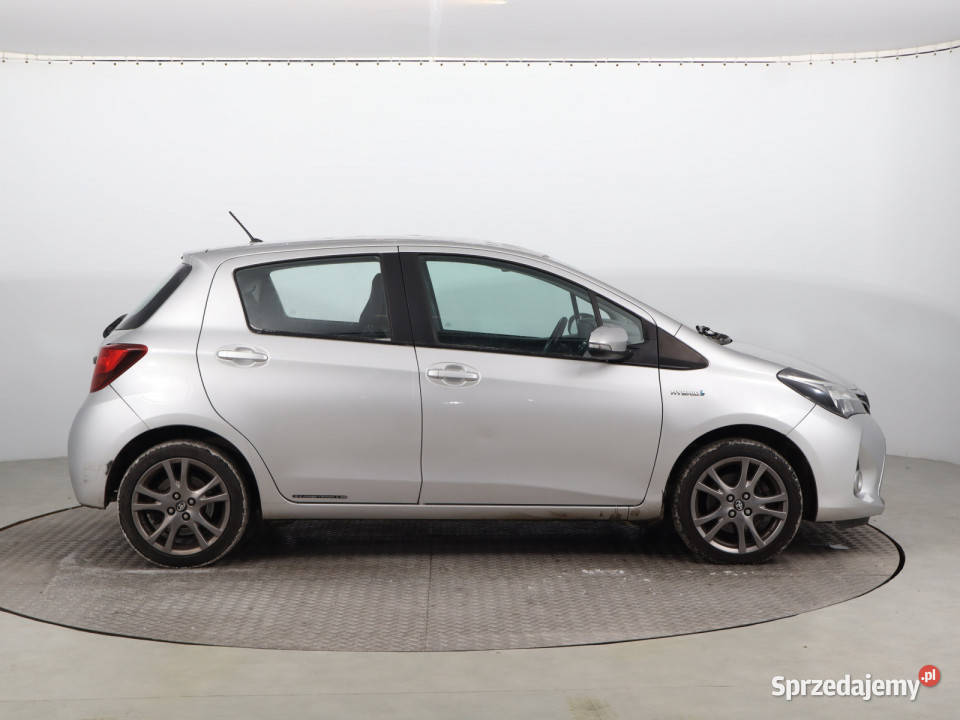 Toyota Yaris 15 Hybrid wielofunkcyjna kierownica Bielany Wrocławskie