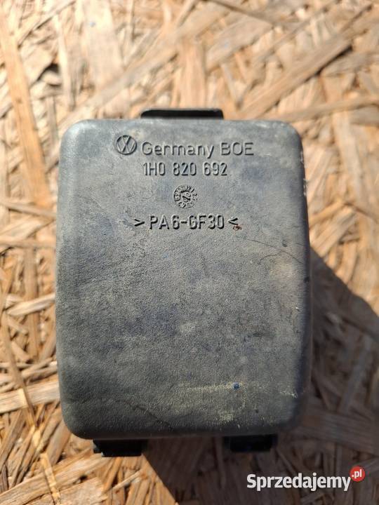 Obudowa osłona zaworu klimatyzacji A3 Golf IV Rok produkcji 2001 Przyborów sprzedam